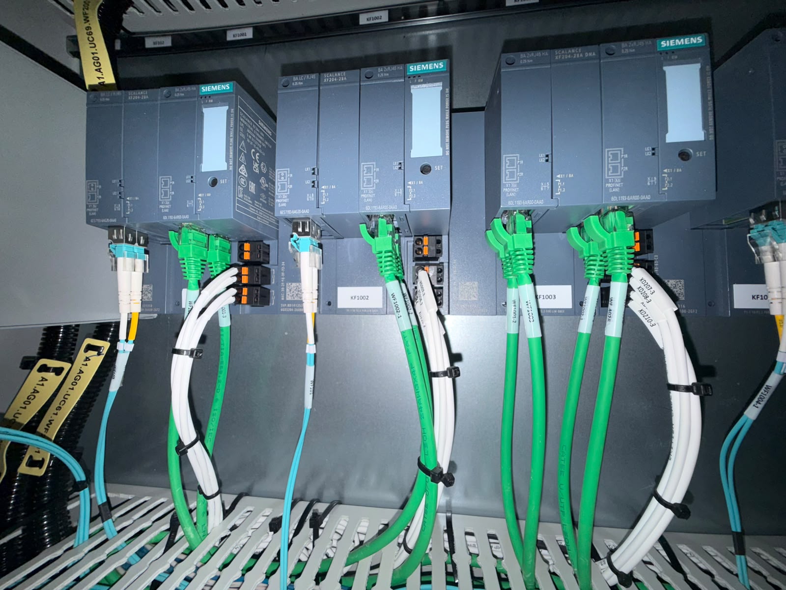 Siemens SCALANCE XF204-2BA industrial Ethernet switches with LC fibre and PROFINET connections